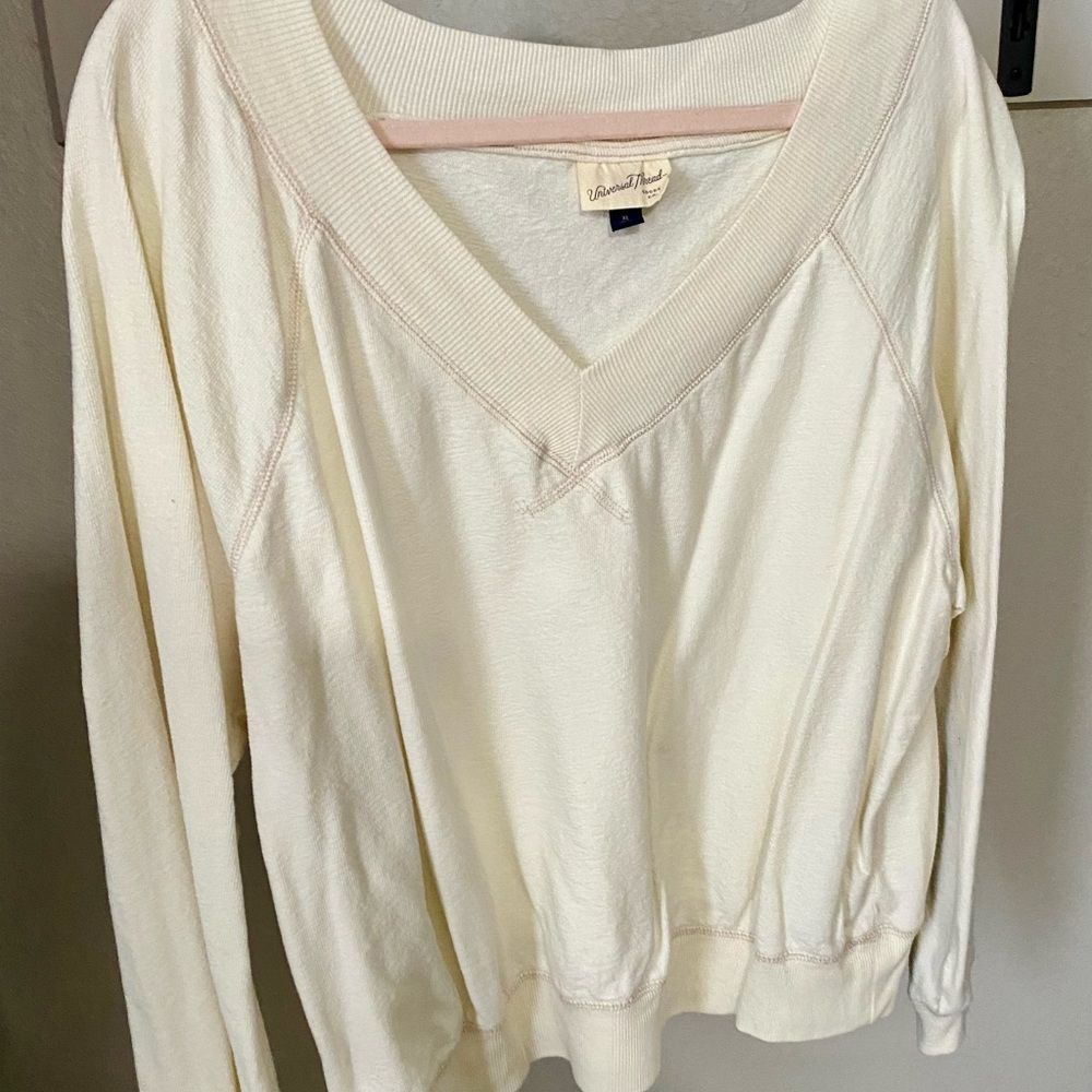 Universal Thread Cream V-Neck Sweater